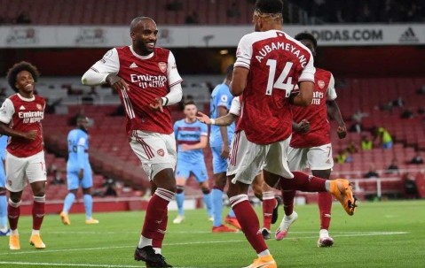 包含赛地聚焦：法甲今夜热度飙升，葡萄牙体育手感冰凉，球迷炸锅，阵容厚度经受考验的词条-亚博网页版入口